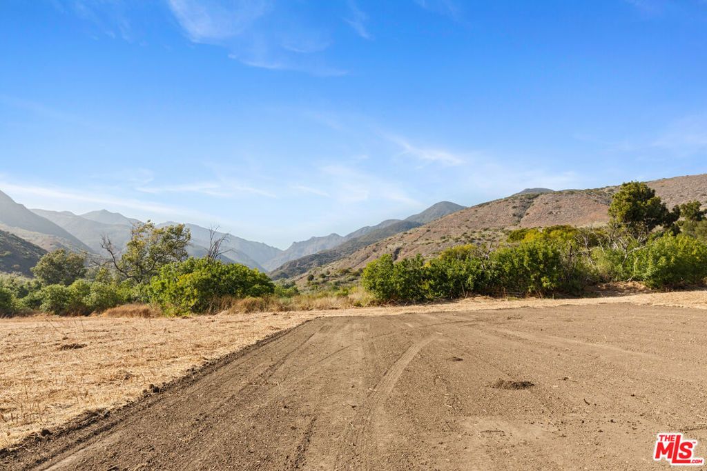 Image 12 of property listing at 5737 Bonsall Drive, Malibu, CA 90265