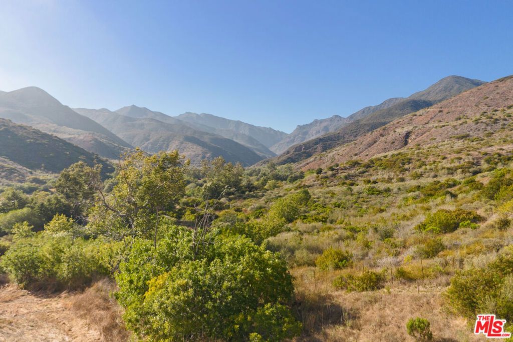 Image 13 of property listing at 5737 Bonsall Drive, Malibu, CA 90265