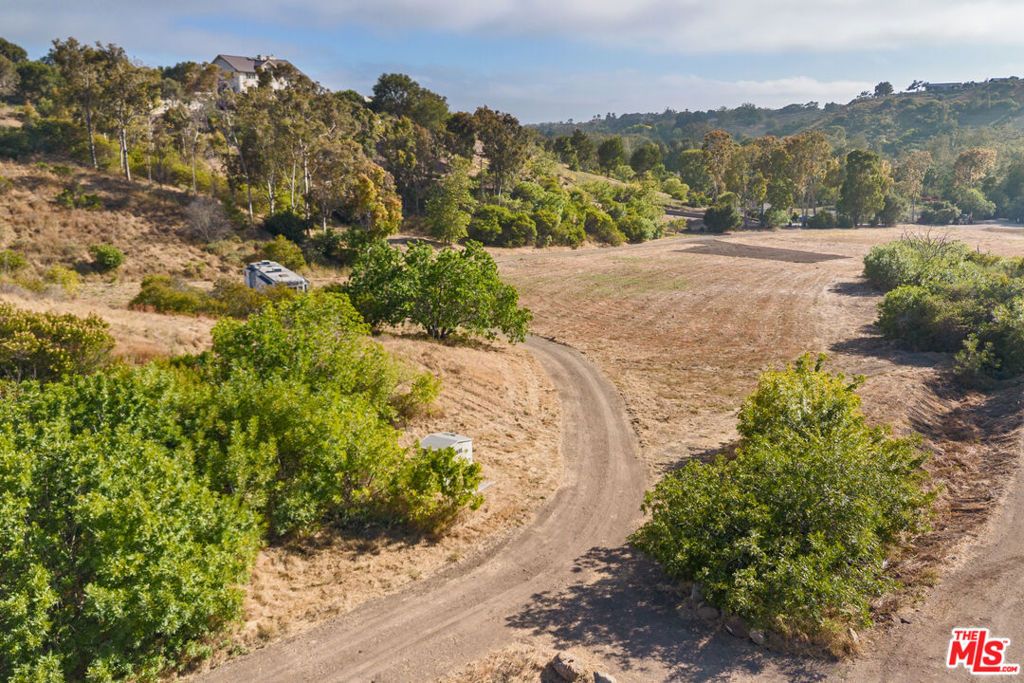 Image 17 of property listing at 5737 Bonsall Drive, Malibu, CA 90265