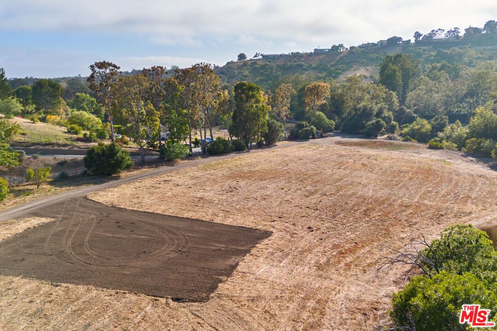 Image 19 of property listing at 5737 Bonsall Drive, Malibu, CA 90265