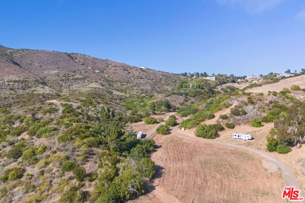Image 20 of property listing at 5737 Bonsall Drive, Malibu, CA 90265