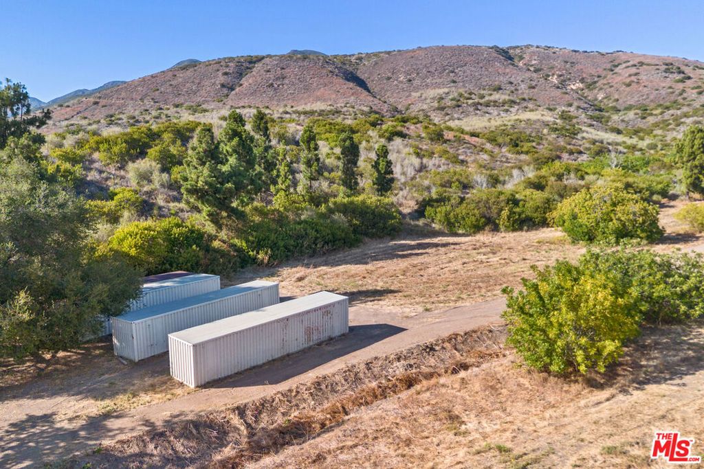 Image 23 of property listing at 5737 Bonsall Drive, Malibu, CA 90265