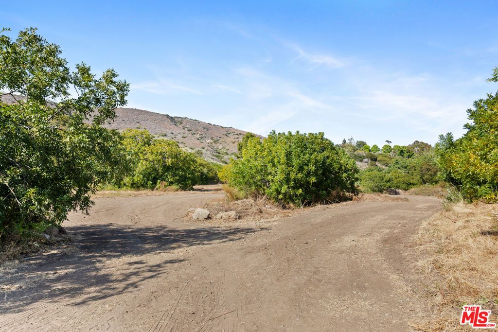 Image 25 of property listing at 5737 Bonsall Drive, Malibu, CA 90265
