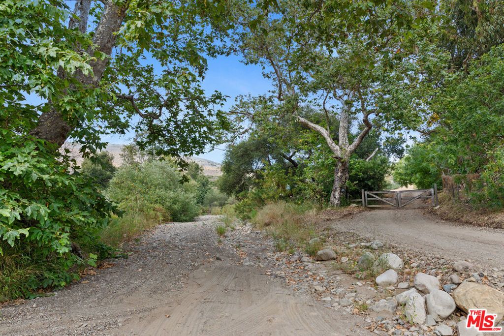 Image 29 of property listing at 5737 Bonsall Drive, Malibu, CA 90265