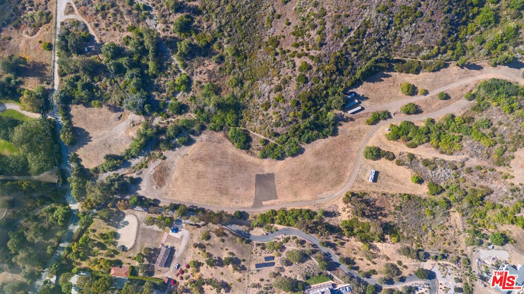 Image 3 of property listing at 5737 Bonsall Drive, Malibu, CA 90265