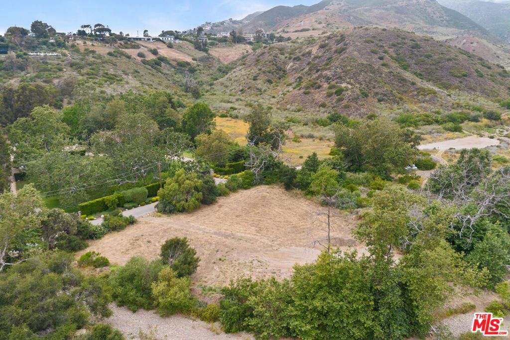 Image 30 of property listing at 5737 Bonsall Drive, Malibu, CA 90265
