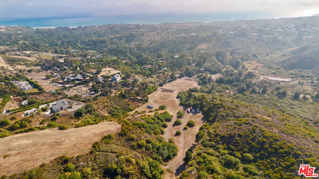 Image 34 of property listing at 5737 Bonsall Drive, Malibu, CA 90265