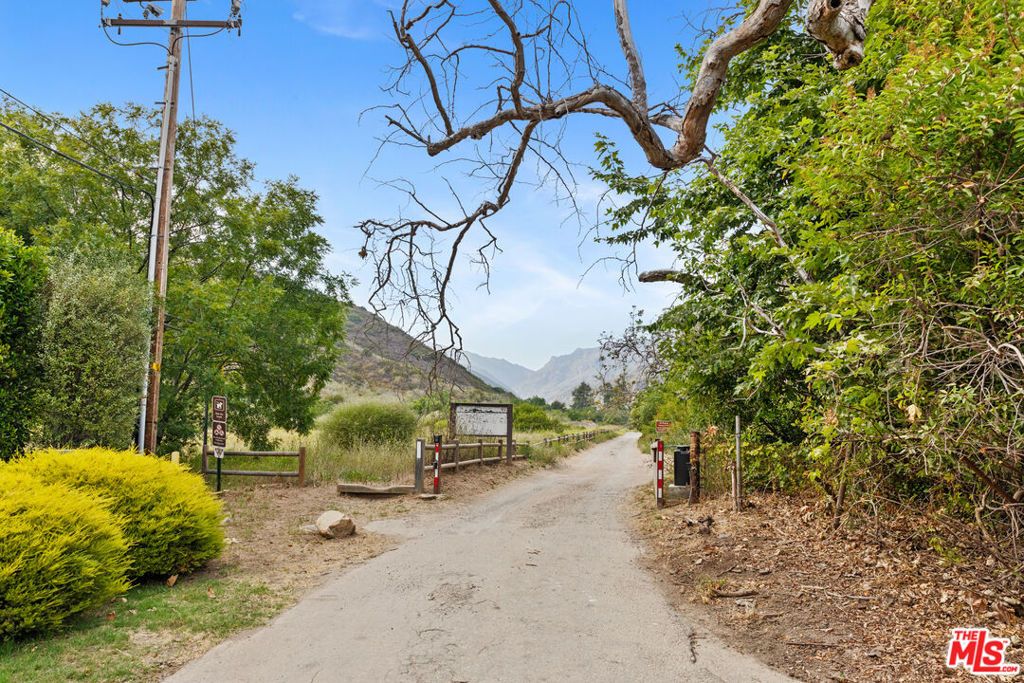 Image 35 of property listing at 5737 Bonsall Drive, Malibu, CA 90265