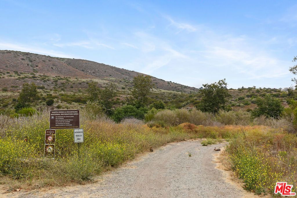 Image 37 of property listing at 5737 Bonsall Drive, Malibu, CA 90265