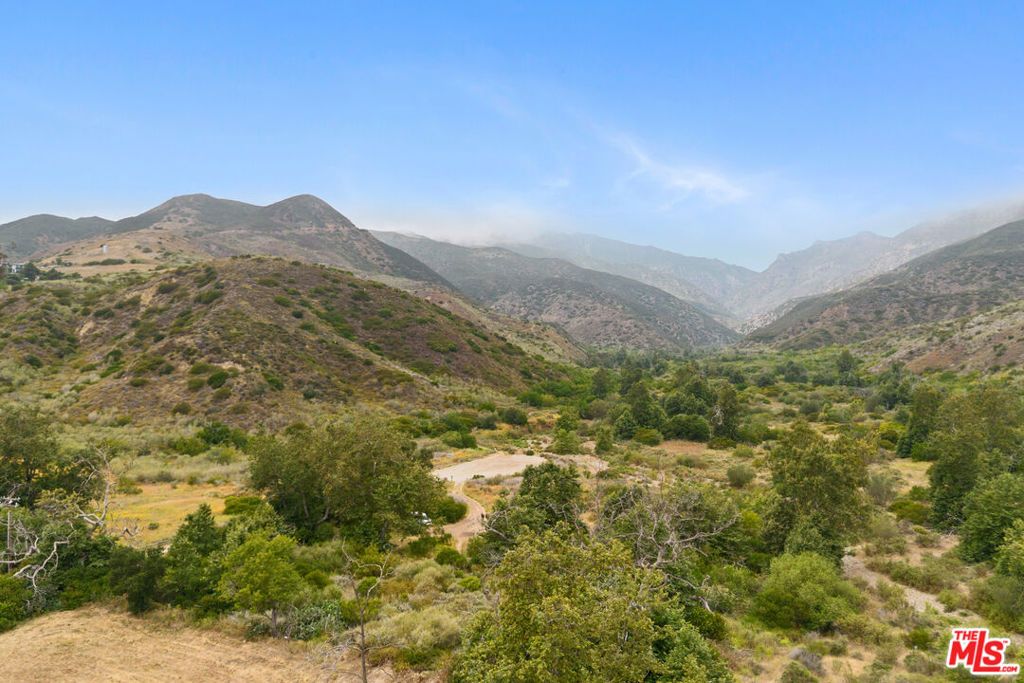 Image 38 of property listing at 5737 Bonsall Drive, Malibu, CA 90265