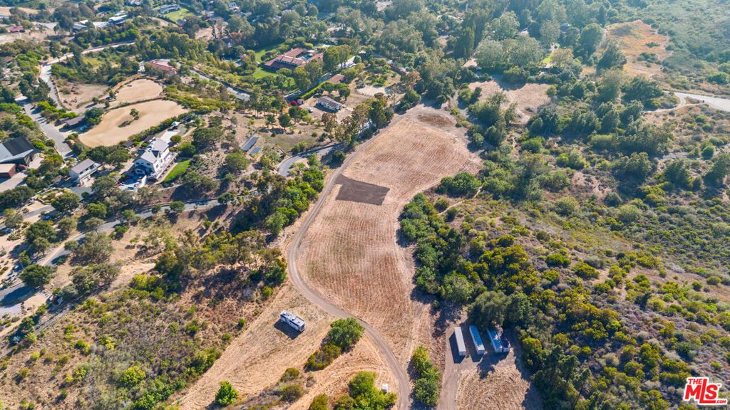 Image 7 of property listing at 5737 Bonsall Drive, Malibu, CA 90265
