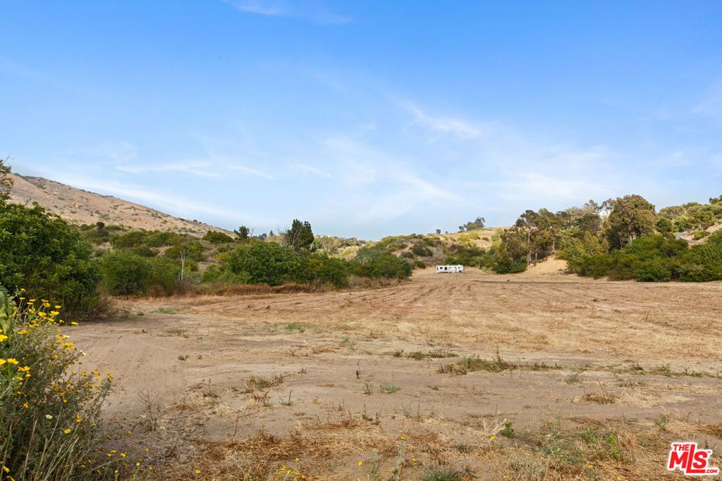 Image 9 of property listing at 5737 Bonsall Drive, Malibu, CA 90265