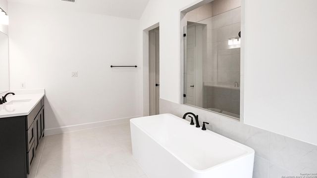 2212 Sur Avenue, New Braunfels, TX 78132