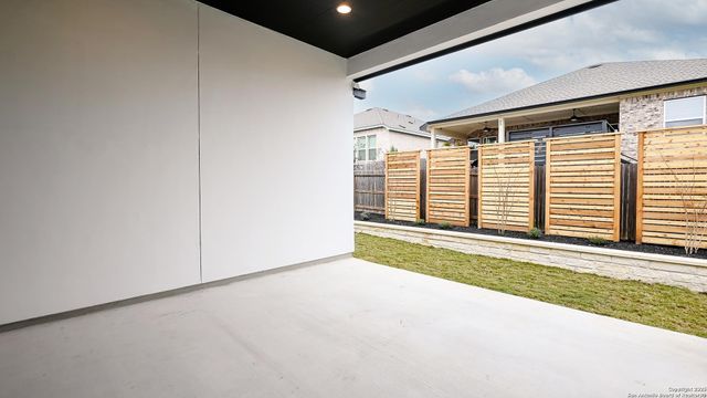 2212 Sur Avenue, New Braunfels, TX 78132