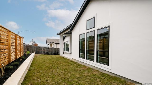 2212 Sur Avenue, New Braunfels, TX 78132