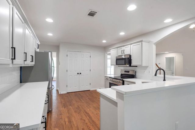 5523 River Valley Way, Flowery Branch, GA 30542