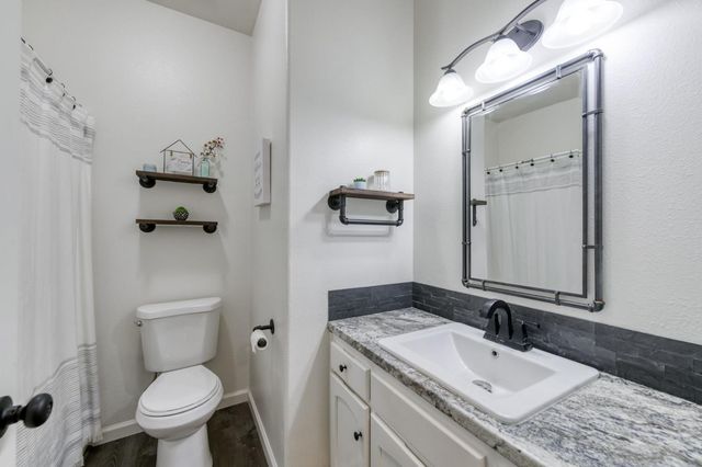 1017 E Monticello, Fresno, CA 93720