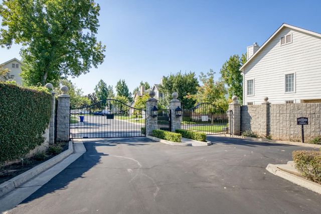 1017 E Monticello, Fresno, CA 93720