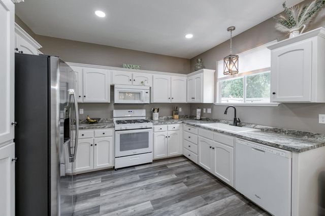 1017 E Monticello, Fresno, CA 93720