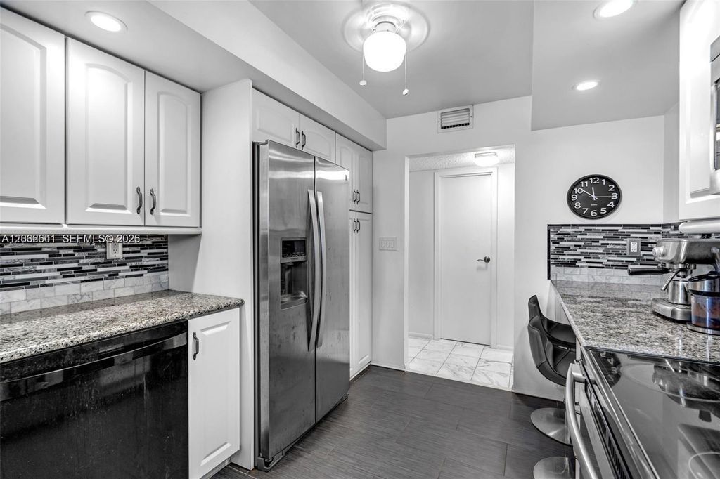 1000 Parkview Dr 715, Hallandale Beach, FL 33009