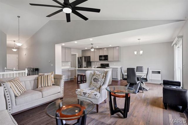 98 San Marino Parkway, Fenton, MO 63026