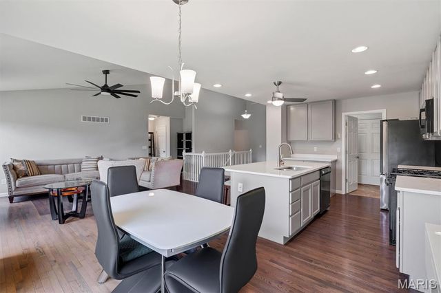 98 San Marino Parkway, Fenton, MO 63026