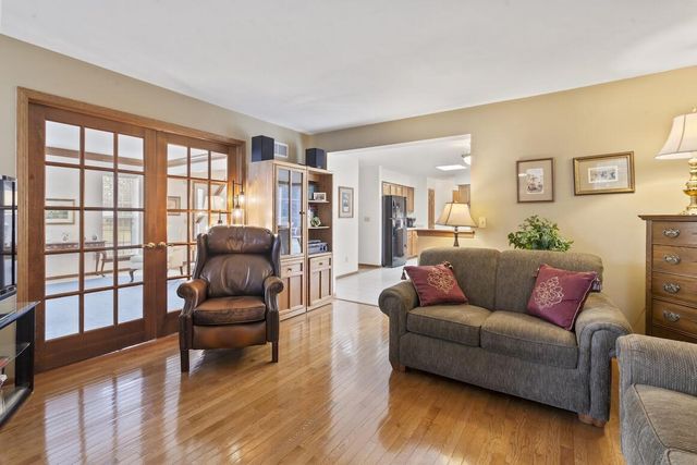 5400 W Donges LANE, Brown Deer, WI 53223