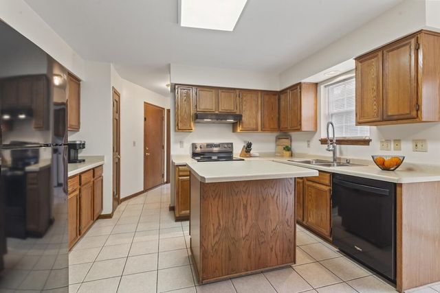 5400 W Donges LANE, Brown Deer, WI 53223