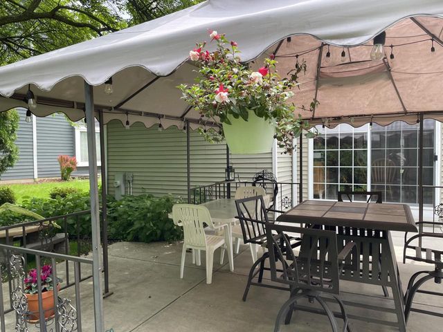 5400 W Donges LANE, Brown Deer, WI 53223