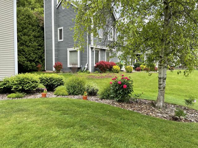 5400 W Donges LANE, Brown Deer, WI 53223