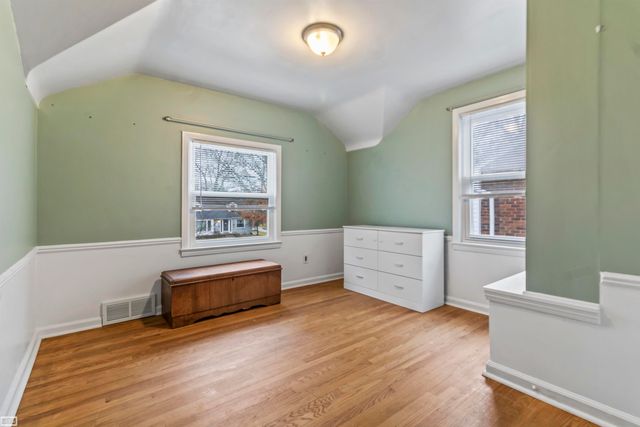 1744 Huntington Street, Grosse Pointe Woods, MI 48236