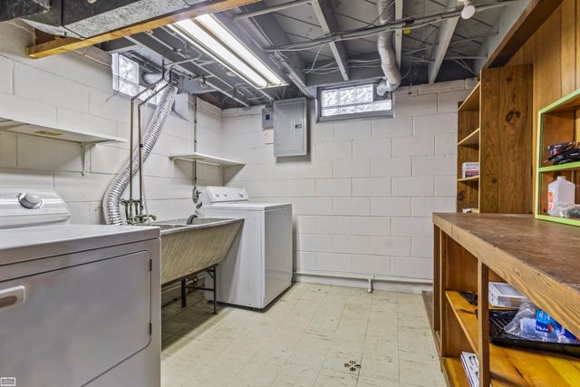 1744 Huntington Street, Grosse Pointe Woods, MI 48236