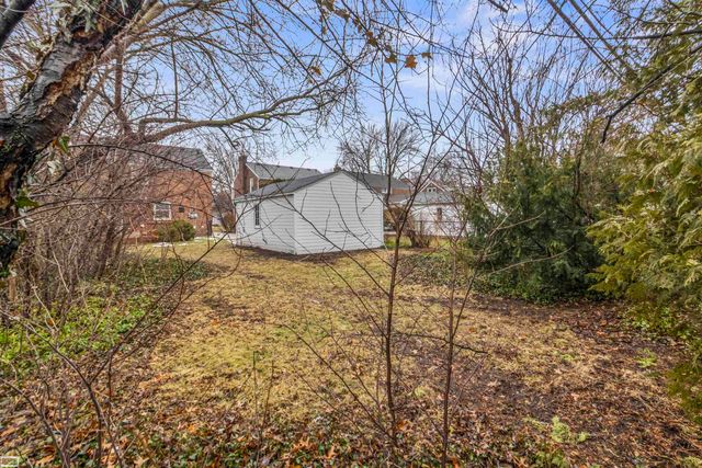 1744 Huntington Street, Grosse Pointe Woods, MI 48236