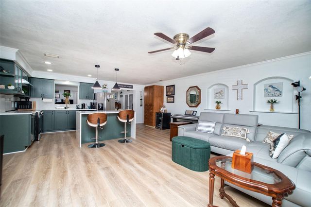 989 8TH AVENUE NE, Largo, FL 33770