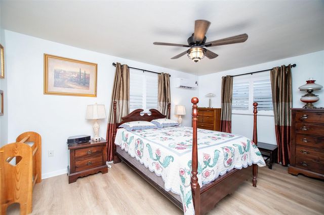 989 8TH AVENUE NE, Largo, FL 33770