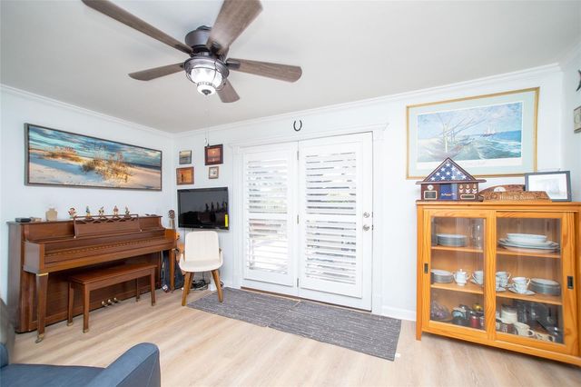 989 8TH AVENUE NE, Largo, FL 33770