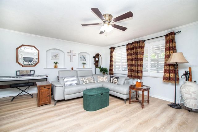 989 8TH AVENUE NE, Largo, FL 33770