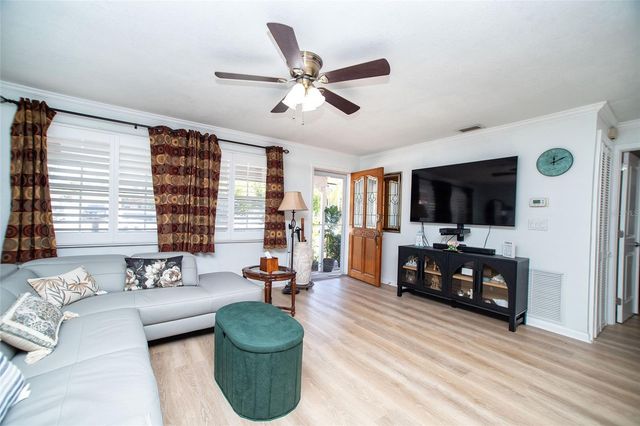 989 8TH AVENUE NE, Largo, FL 33770