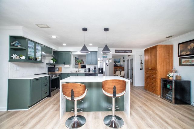 989 8TH AVENUE NE, Largo, FL 33770