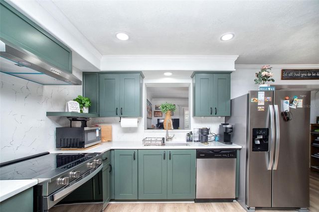 989 8TH AVENUE NE, Largo, FL 33770