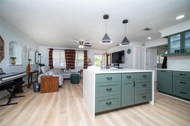 989 8TH AVENUE NE, Largo, FL 33770