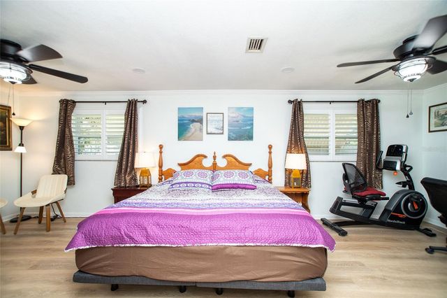 989 8TH AVENUE NE, Largo, FL 33770