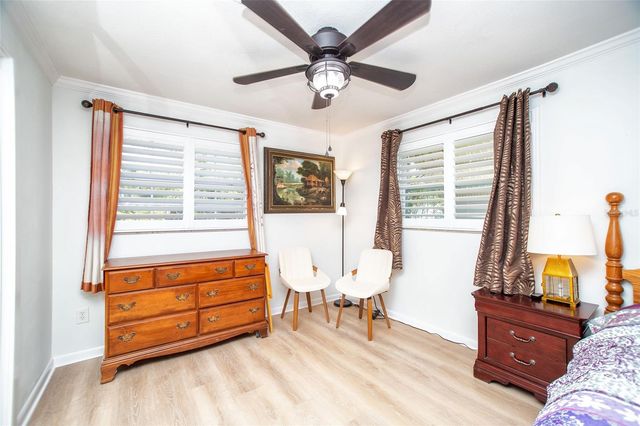 989 8TH AVENUE NE, Largo, FL 33770