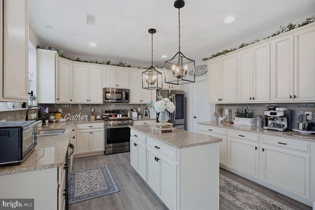 11 COTTONWOOD RD, Swedesboro, NJ 08085