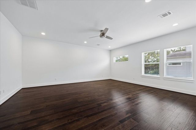 7702 Jacquelyn Oaks Road, Houston, TX 77055