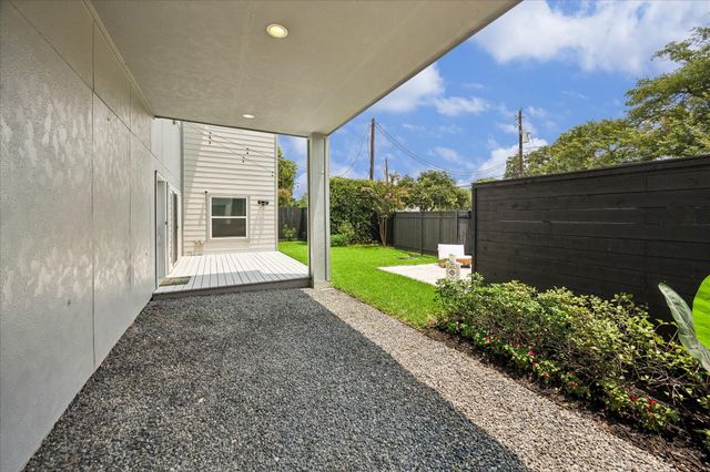 7702 Jacquelyn Oaks Road, Houston, TX 77055