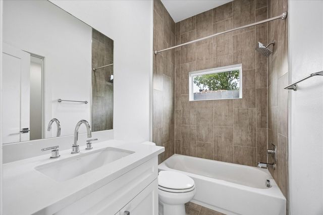 7702 Jacquelyn Oaks Road, Houston, TX 77055