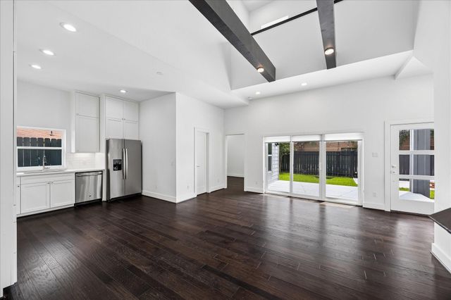 7702 Jacquelyn Oaks Road, Houston, TX 77055