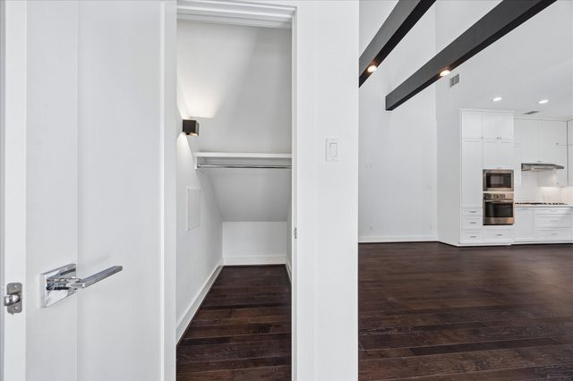 7702 Jacquelyn Oaks Road, Houston, TX 77055