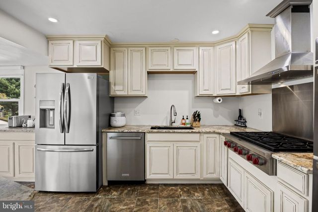 2 FLORENCE AVE, Marlton, NJ 08053